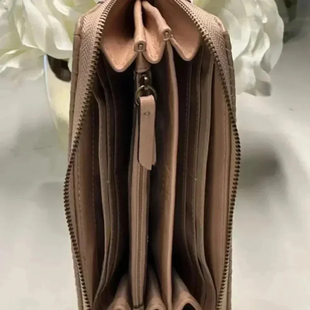 Frye & Co NWT Warm Taupe Zip Around Wallet